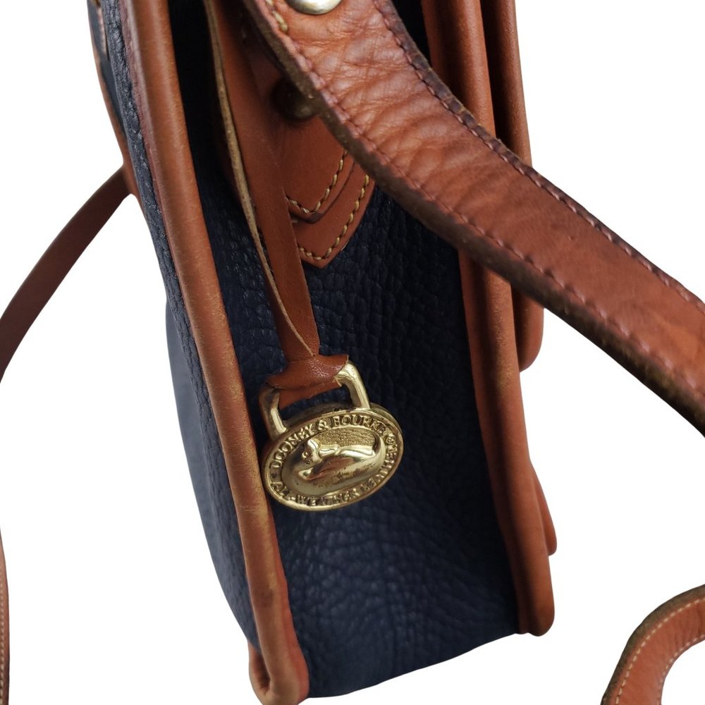 Vintage Dooney Bourke Navy British Tan Med Carrier Surrey Crossbody Purse R120 - Picture 9 of 10